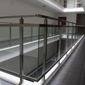 Bronz Camlı Kare Korkuluk